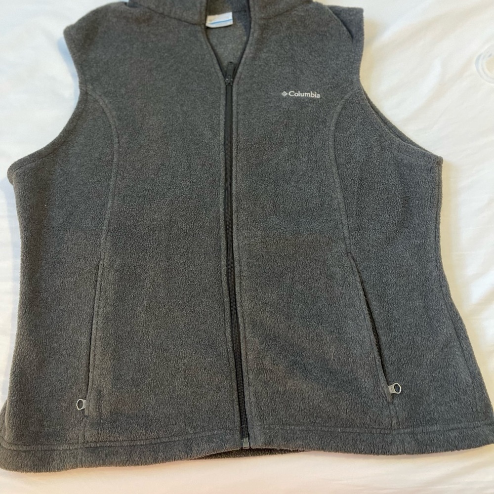 COLUMBIA DARK GREY VEST size XL